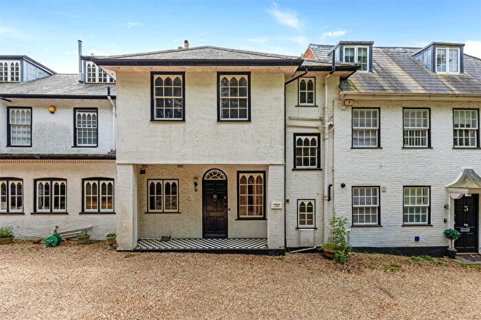 3 Bedroom Terraced House For Sale In Undershore Road, Lymington, Hampshire, SO41