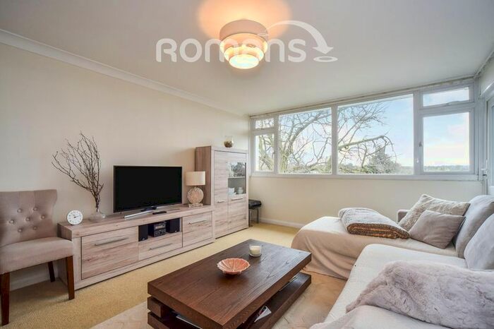 2 Bedroom Flat To Rent In Rances Lane, Wokingham, RG40