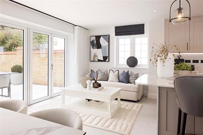 5 Bedroom Detached House For Sale In Hayfield Lodge, Over, Cambridge, CB24
