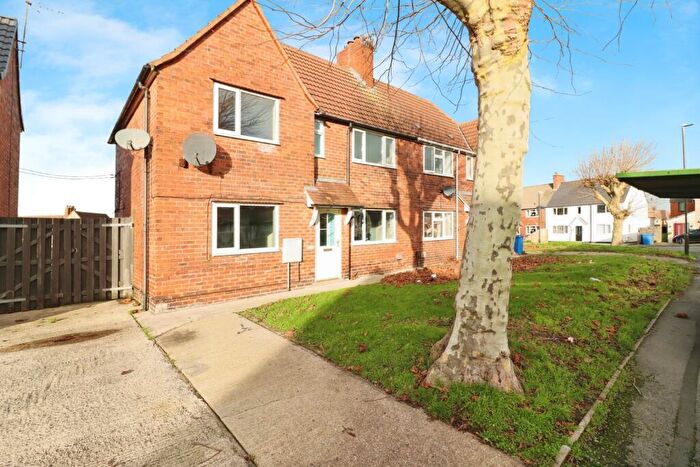 3 Bedroom Semi Detached House For Sale In Hunloke Avenue, Chesterfield, Derbyshire, S40
