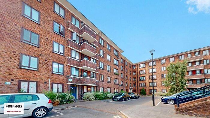 4 Bedroom Flat To Rent In Wrens Park House, Clapton, E5