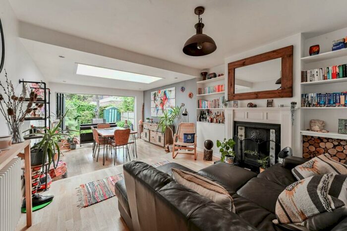 2 Bedroom Flat To Rent In Ringslade Road, London, , Wood Green, London, N22