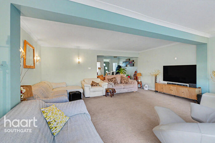 5 Bedroom Semi Detached House For Sale In Oakdale, London, N14