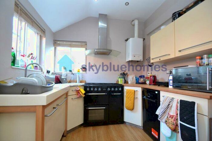 7 Bedroom Town House To Rent In West Street, Leicester, LE1