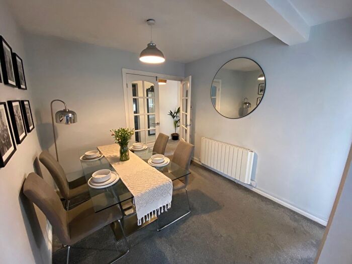 2 Bedroom Flat To Rent In Blackmoor Court, Alwoodley, Leeds, LS17