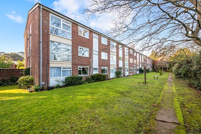 2 Bedroom Flat To Rent In Monks Walk, Reigate, RH2
