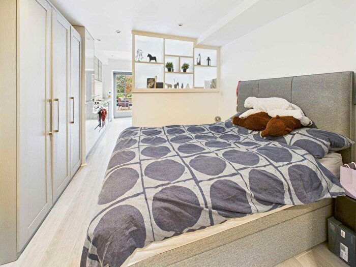 1 Bedroom Property To Rent In Victoria Gardens, Hyde Park, Leeds, LS6