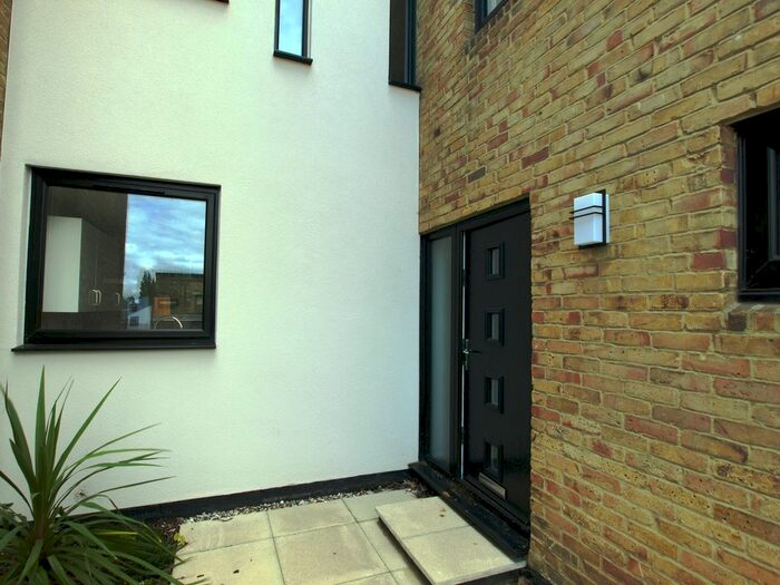 3 Bedroom Terraced House To Rent In Princess Mary Avenue, Chatham, ME4