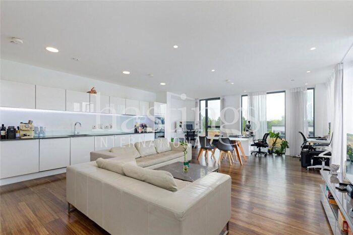 3 Bedroom Flat To Rent In Sitka House, Quebec Way, Canada Water, SE16