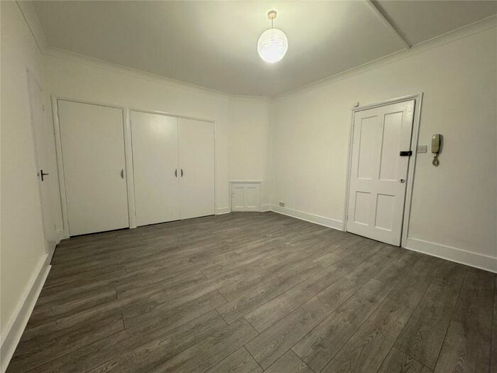 Studio To Rent In Haslemere Road, Crouch End, London, N8