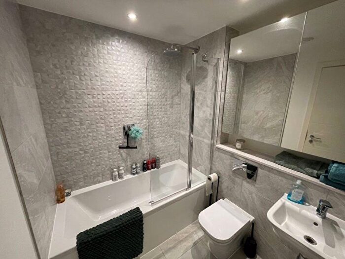 1 Bedroom Flat To Rent In Green Lanes, London, N21