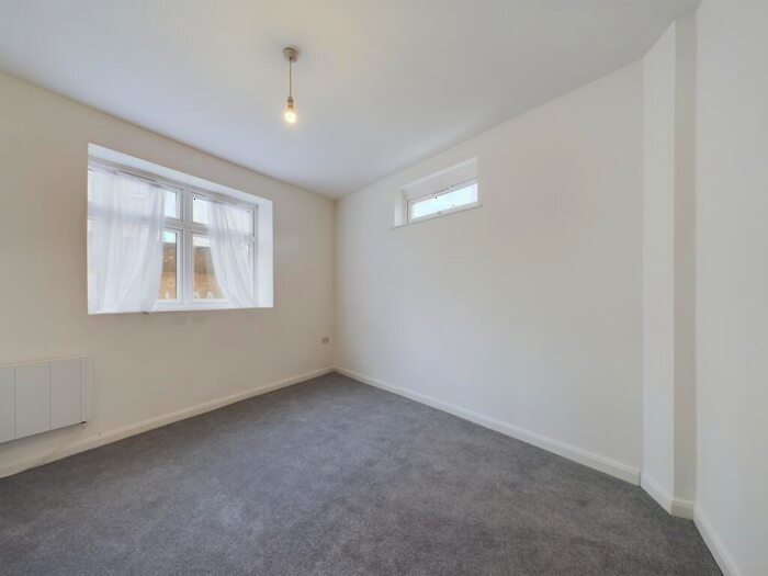 2 Bedroom Flat To Rent In Oldfield Grove, South Bermondsey, SE16