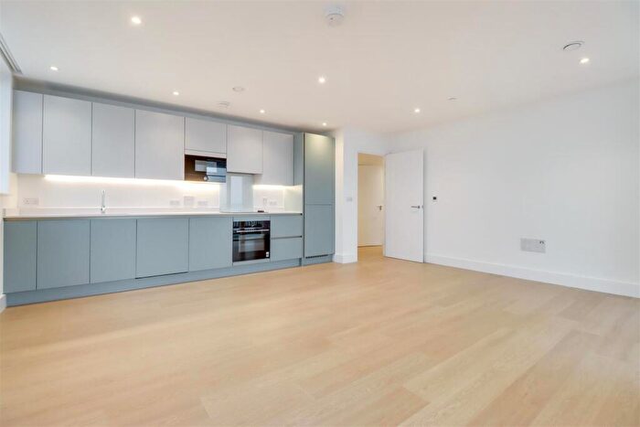 2 Bedroom Apartment To Rent In Herne Hill Road, London, SE24