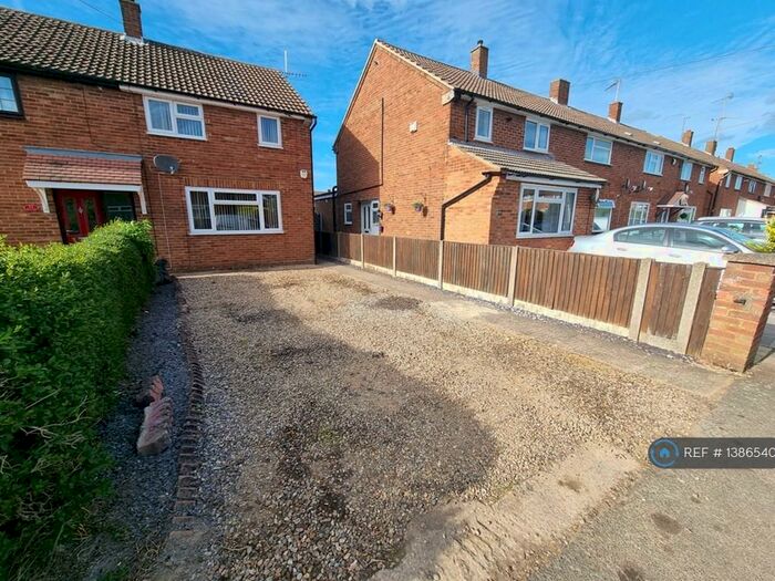 2 Bedroom Terraced House To Rent In Briar Close, Luton, LU2