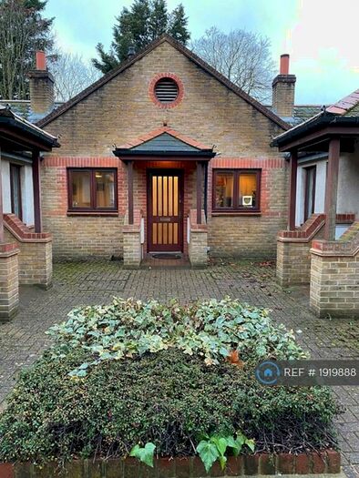 2 Bedroom Bungalow To Rent In Lincoln Mews, London, SE21