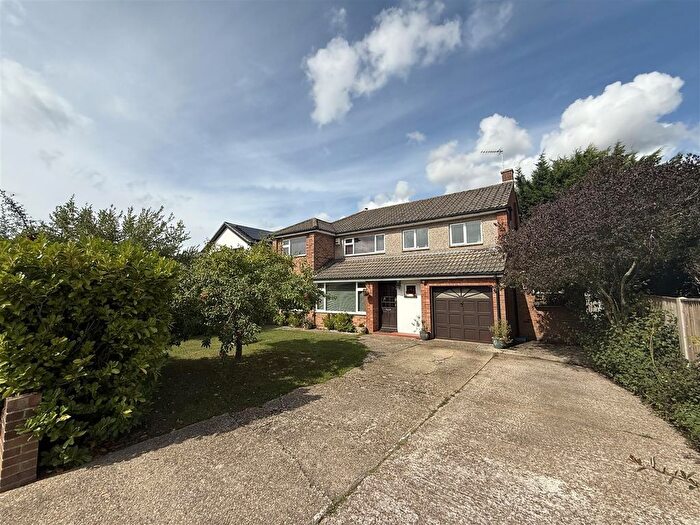 5 Bedroom Detached House For Sale In Miller Drive, Fareham, PO16