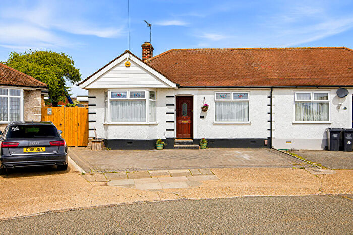 2 Bedroom Bungalow For Sale In Claremont Drive, Vange, Basildon, SS16