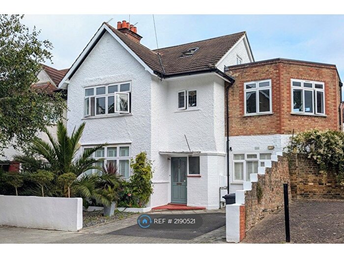 2 Bedroom Flat To Rent In Clapham Common, London, SW4