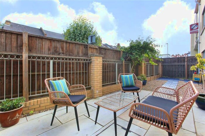 2 Bedroom Flat To Rent In Harberson Road, Balham, London, SW12