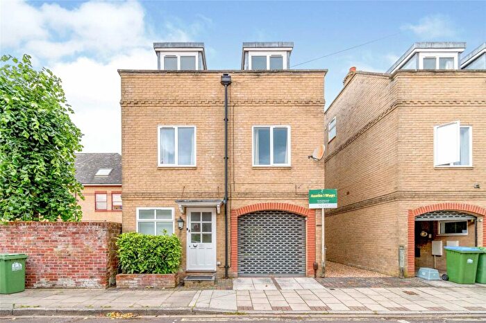 4 Bedroom Semi-Detached House To Rent In Methuen Street, Southampton, Hampshire, SO14