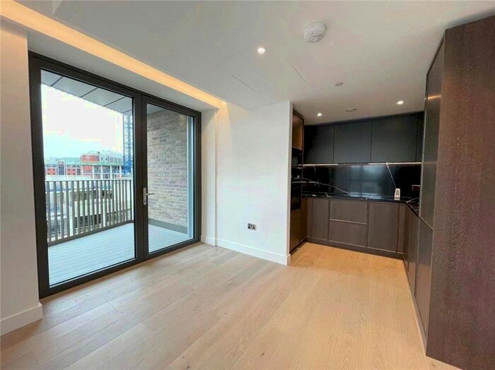 2 Bedroom Flat To Rent In Paragon Square, London, WC1X