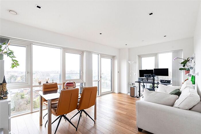 1 Bedroom Flat For Sale In Longfield Avenue, London, W5