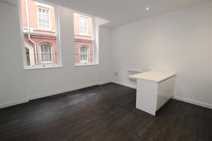 1 Bedroom Flat To Rent In Drapers Bridge, - Hounds Gate, NG1