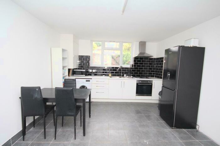 3 Bedroom Maisonette To Rent In Durlston Road, Stoke Newington, London, E5