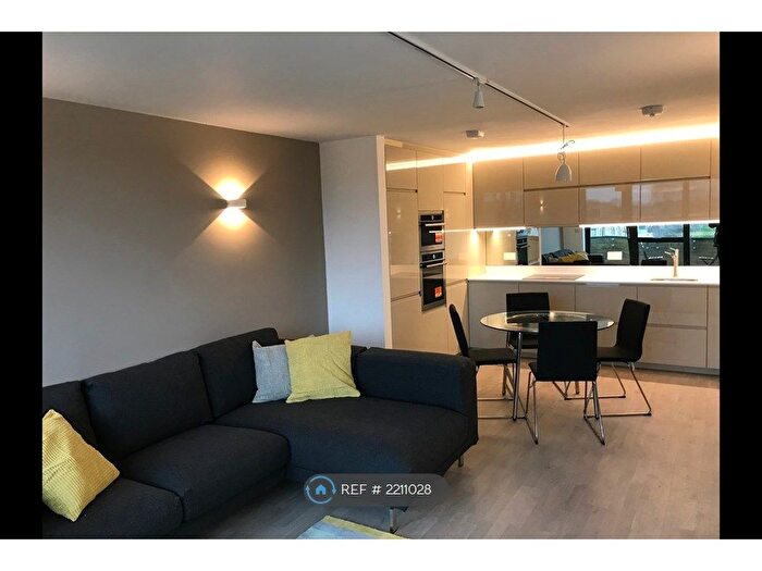 2 Bedroom Flat To Rent In Garfield Road, London, SW19