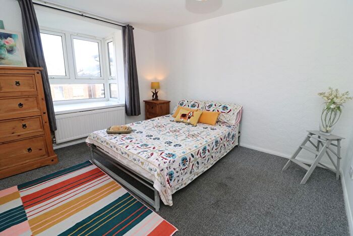 3 Bedroom Flat To Rent In Mill Place, Kingston Upon Thames, KT1