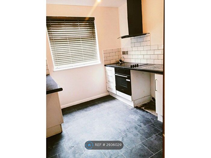 1 Bedroom Flat To Rent In Thorgam Court, Grimsby, DN31