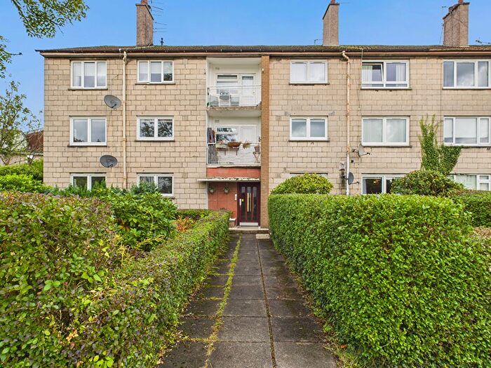2 Bedroom Flat For Sale In Rampart Avenue, Glasgow, G13
