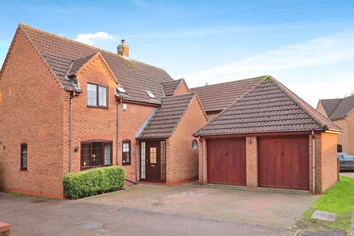 4 Bedroom Detached House For Sale In Whitecroft Gardens, Woodford Halse, Daventry, NN11