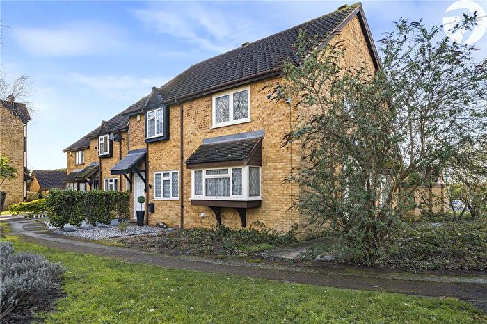 3 Bedroom End Terrace House For Sale In Knights Manor Way, Dartford, Kent, DA1