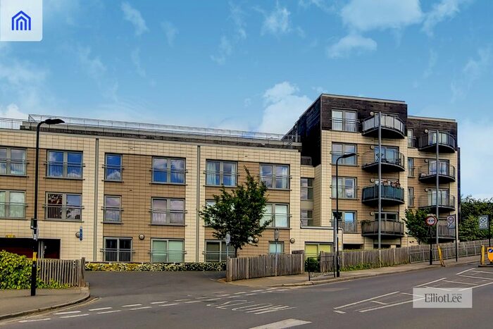 1 Bedroom Flat To Rent In Bridgepoint House, Sudbury Heights Avenue, Greenford, Greater London, UB6