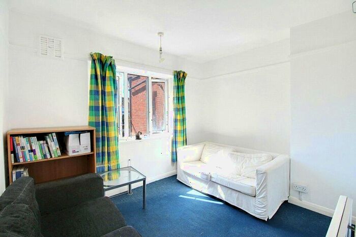 3 Bedroom Apartment To Rent In Fairfield Gardens, Hornsey, London, N8