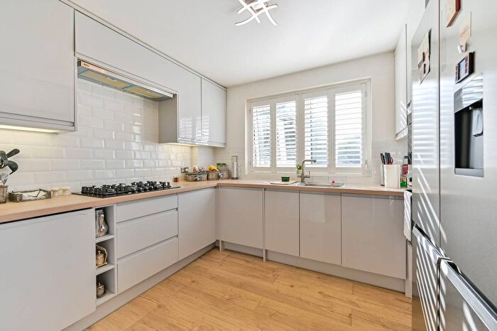 2 Bedroom Flat For Sale In Palace Road, Kingston, Kingston Upon Thames, KT1