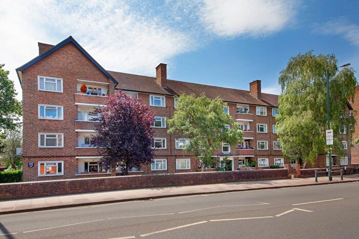 2 Bedroom Flat To Rent In John Dee House, Mortlake High Street, SW14