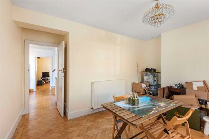 3 Bedroom Detached House To Rent In Montgomery Road, Edgware, HA8