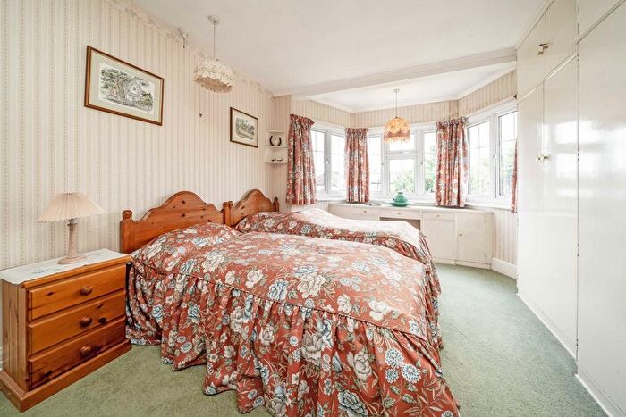 4 Bedroom Detached House For Sale In Greyhound Hill, London, NW4