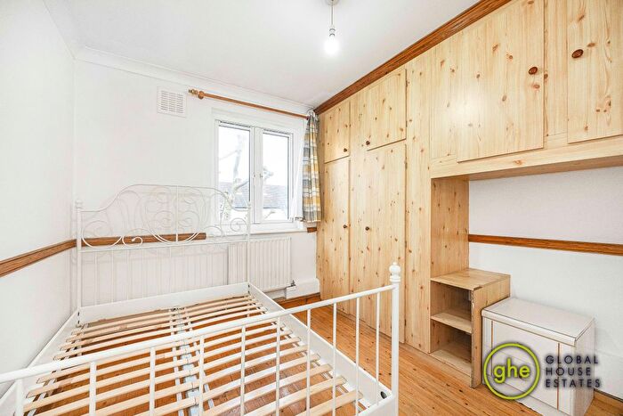 3 Bedroom Flat To Rent In Longfield Estate, Bermondsey, London, SE1