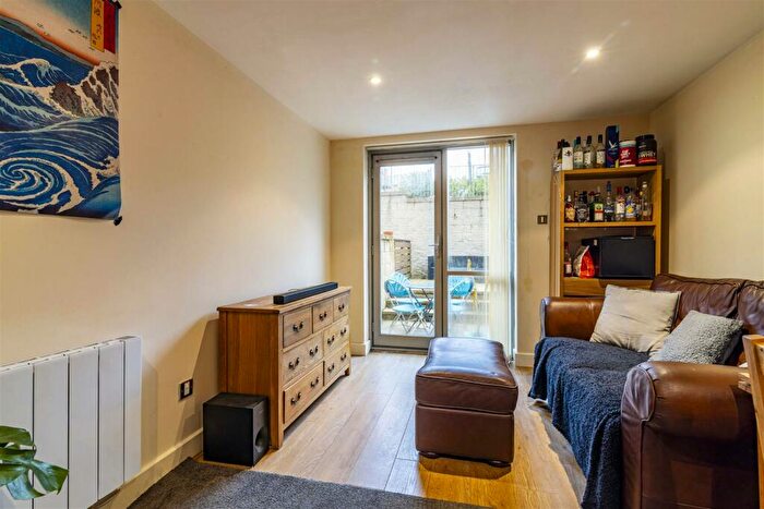 2 Bedroom Apartment To Rent In **£pppw Excluding Bills** Ropewalk Court, Nottingham, NG1