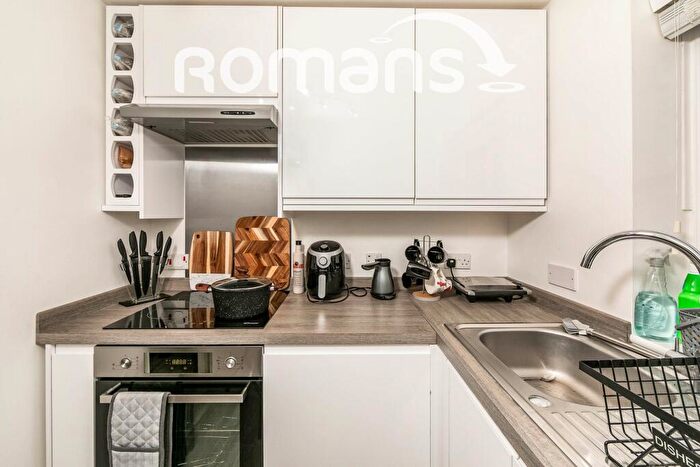 1 Bedroom Flat To Rent In Swan Place, Reading, RG1