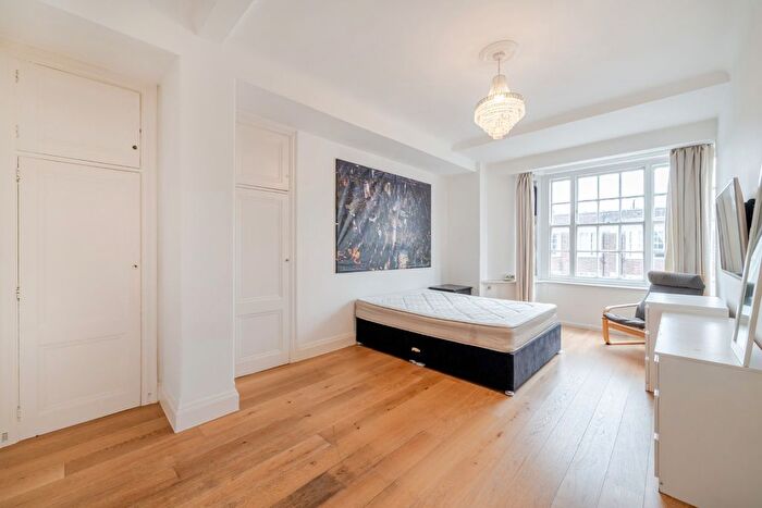 2 Bedroom Flat For Sale In Queensway, London, W2