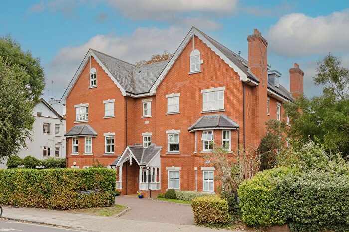 2 Bedroom Flat For Sale In Arcadia Court, Richmond, TW10