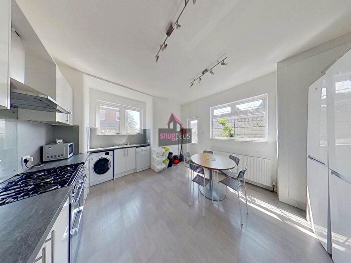 8 Bedroom House To Rent In Weaste Lane, Salford, M5