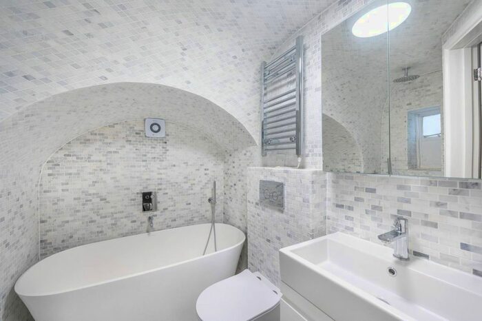 Studio To Rent In Gloucester Terrace, Royal Oak, London, W2