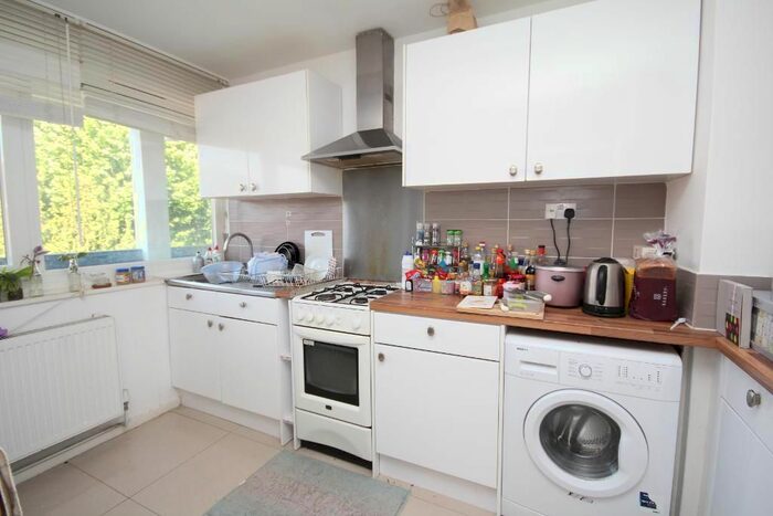 2 Bedroom Maisonette To Rent In Twyford Street, Islington, London, N1