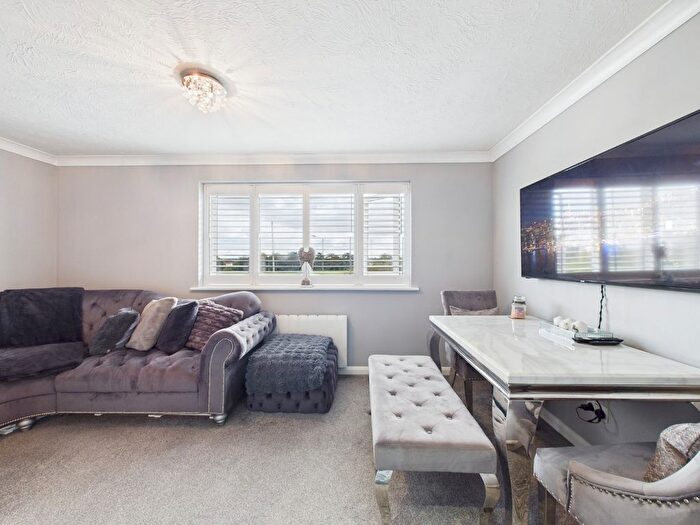 1 Bedroom Flat For Sale In Blackfen Road, Sidcup, Kent, DA15