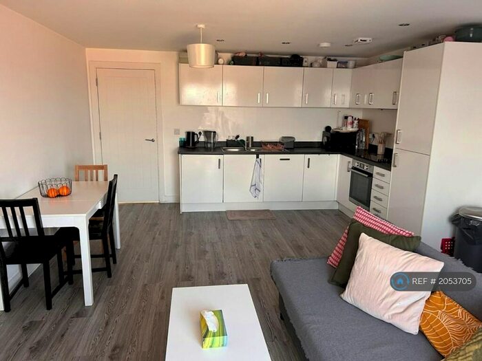 2 Bedroom Flat To Rent In Droylsden, Manchester, M43